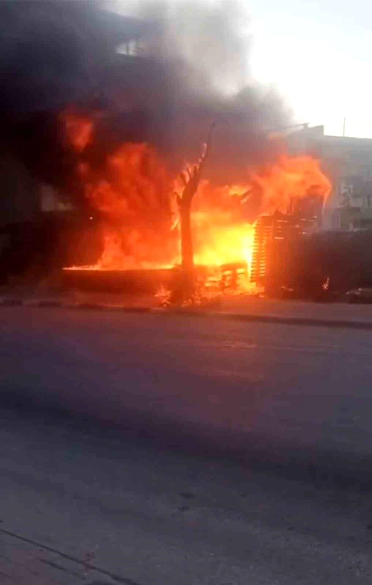 Bursa’da Kimliği Belirsiz Kişi Tarafından Baraka Ateşe Verildi