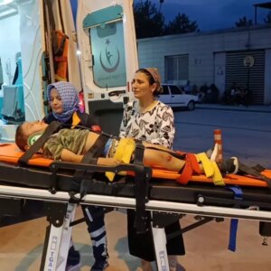 inegolde bisikletli cocuga otomobil carpti GWY3Kp8T