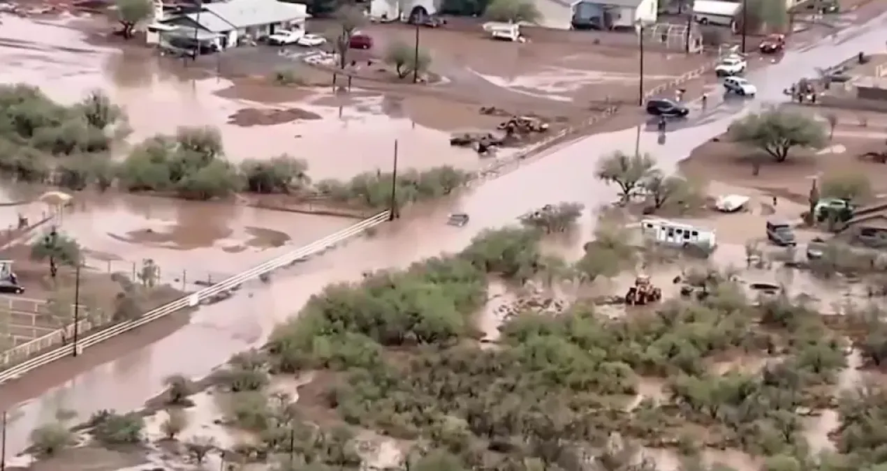 arizonada siddetli yagislarin yol actigi sellerde 4 kisi oldu syKBxUvv