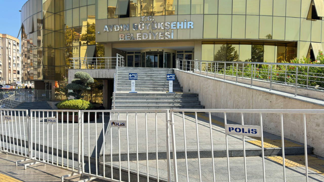 aydin buyuksehir meclisi toplantisi oncesi bariyerli guvenlik onlemi mIMg64j8