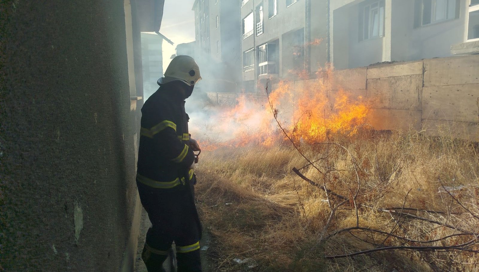 erzincandaki ortu yangini sonduruldu PcxCs32v