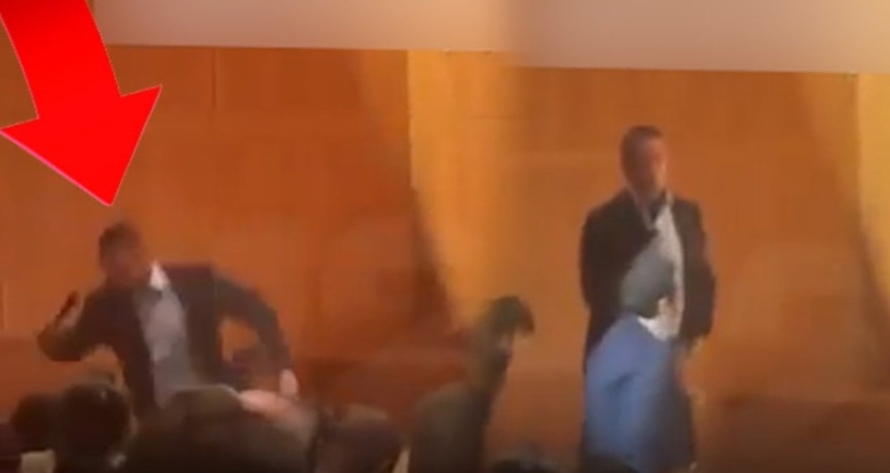 o anlar kayda gecti ali koc konusma yaparken dustu emM1nwYs