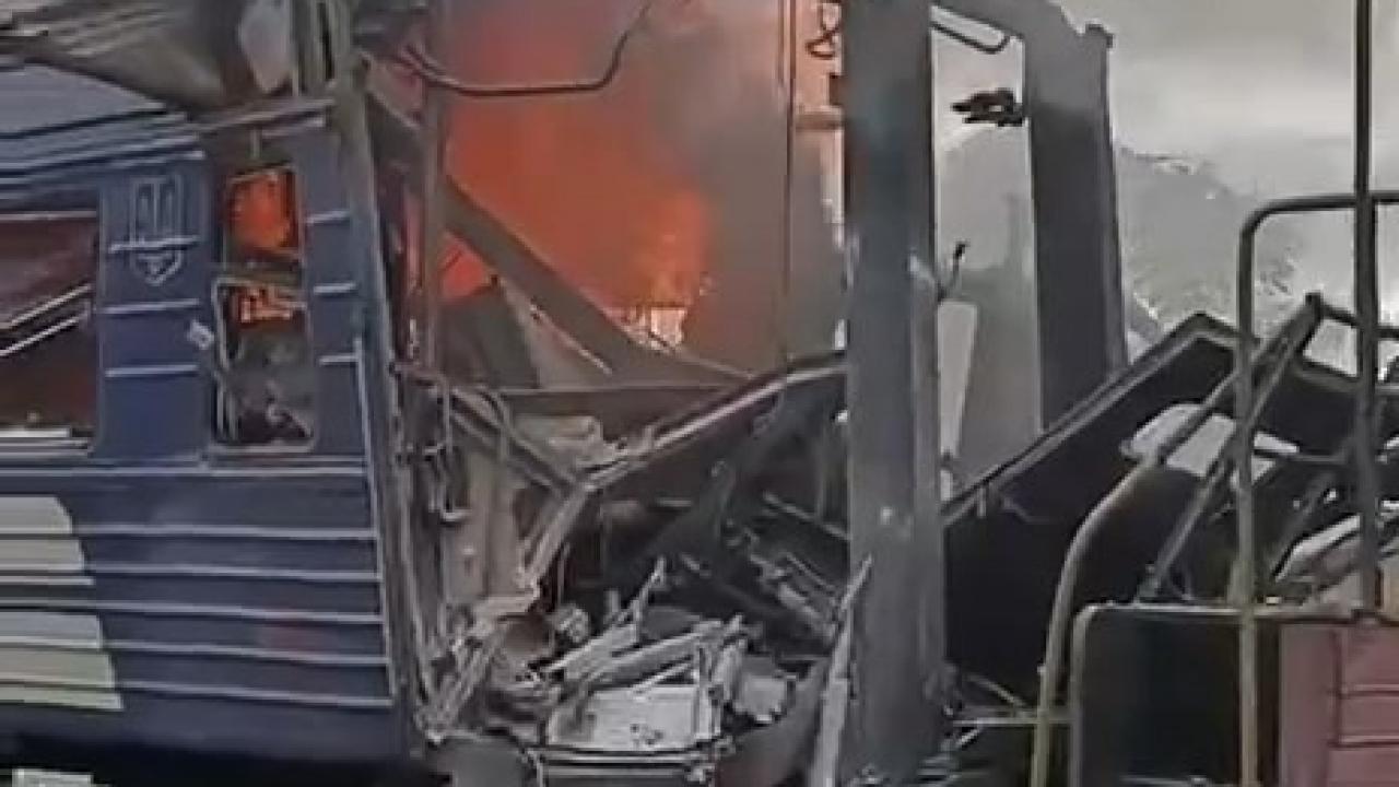ukraynada tren istasyonuna saldiri 30 yarali vcppP4UW