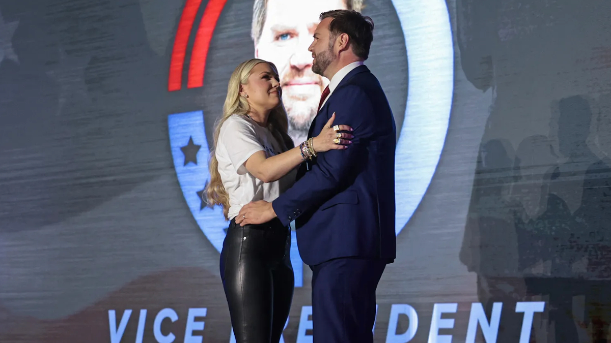 abd baskan yardimcisi vance ile cahrlie kirkun esinin samimi goruntuleri AhZYLQG7.jpg