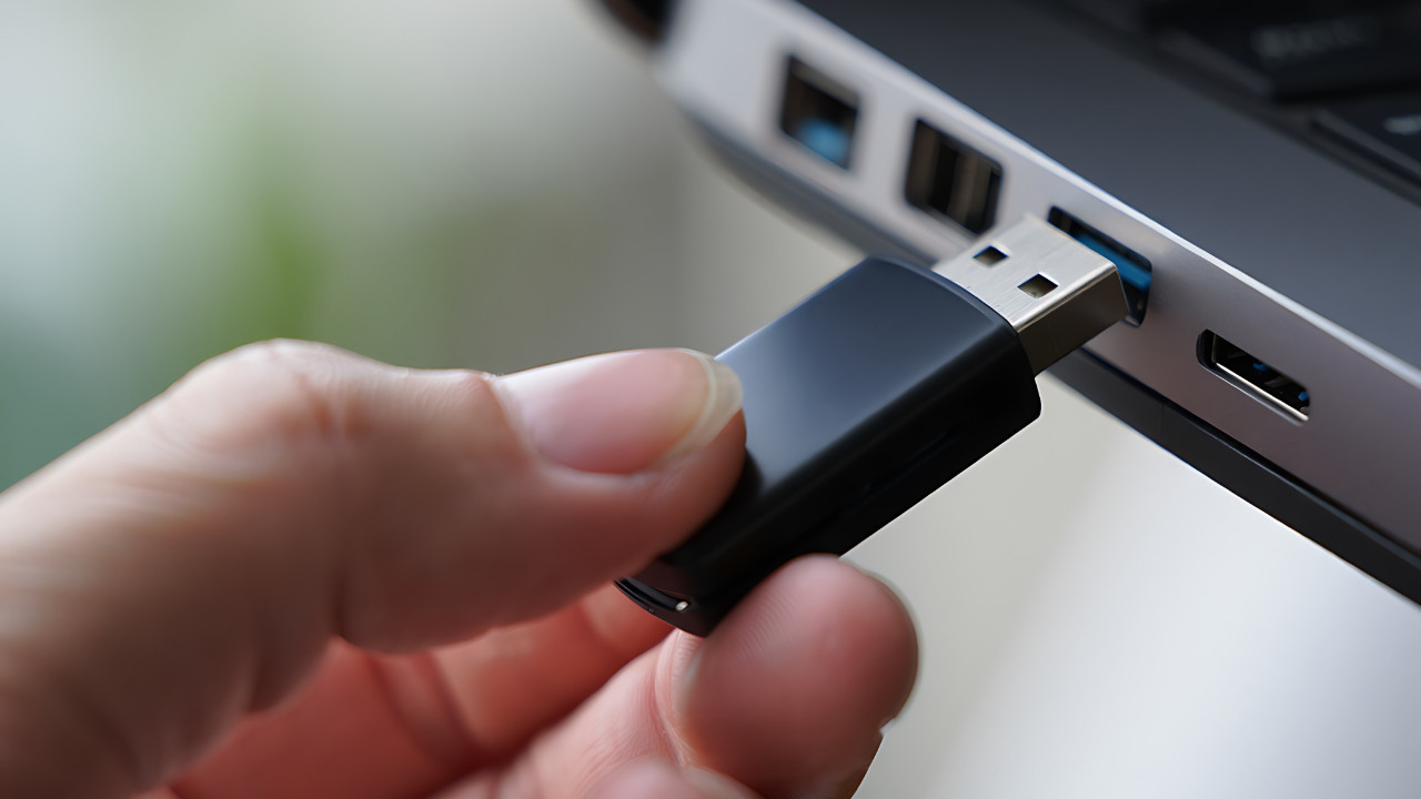 USB Port Renkleri: Mavi ve Siyahın Anlamı Nedir?