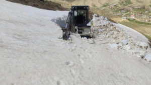 Gürpınar’da Mayıs Ayında Beklenmedik Kar Yağışı
